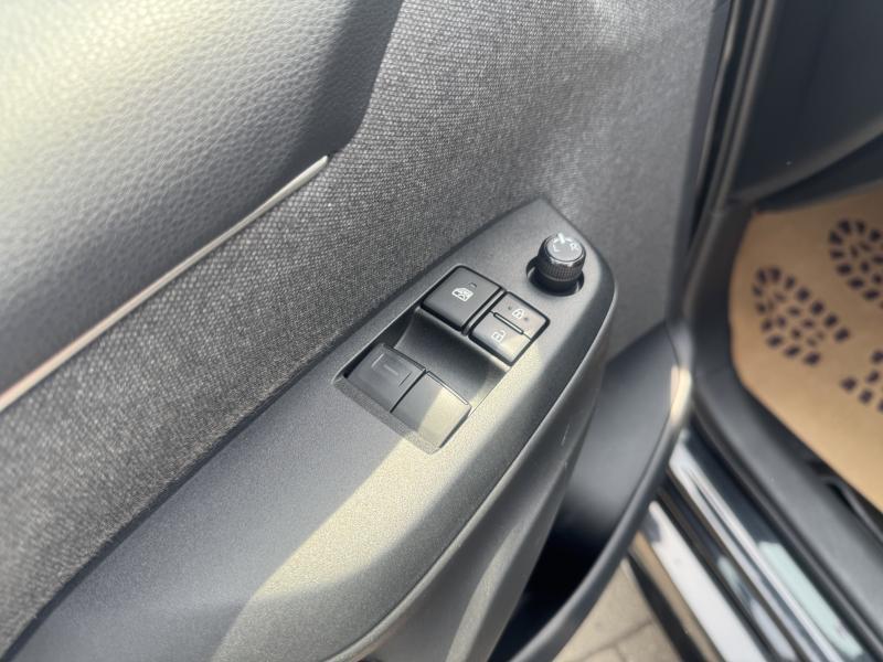 Toyota Yaris 1.5 hybrid - photo 16
