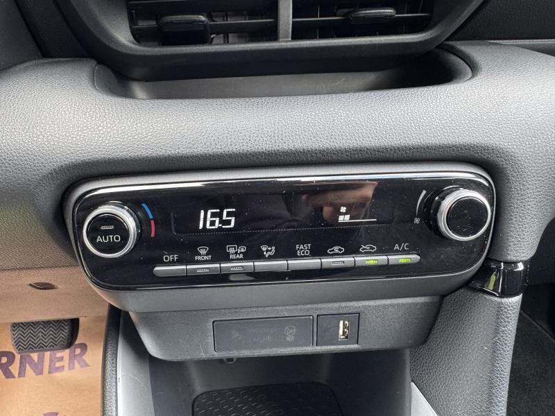 Toyota Yaris 1.5 Hybrid - photo 13