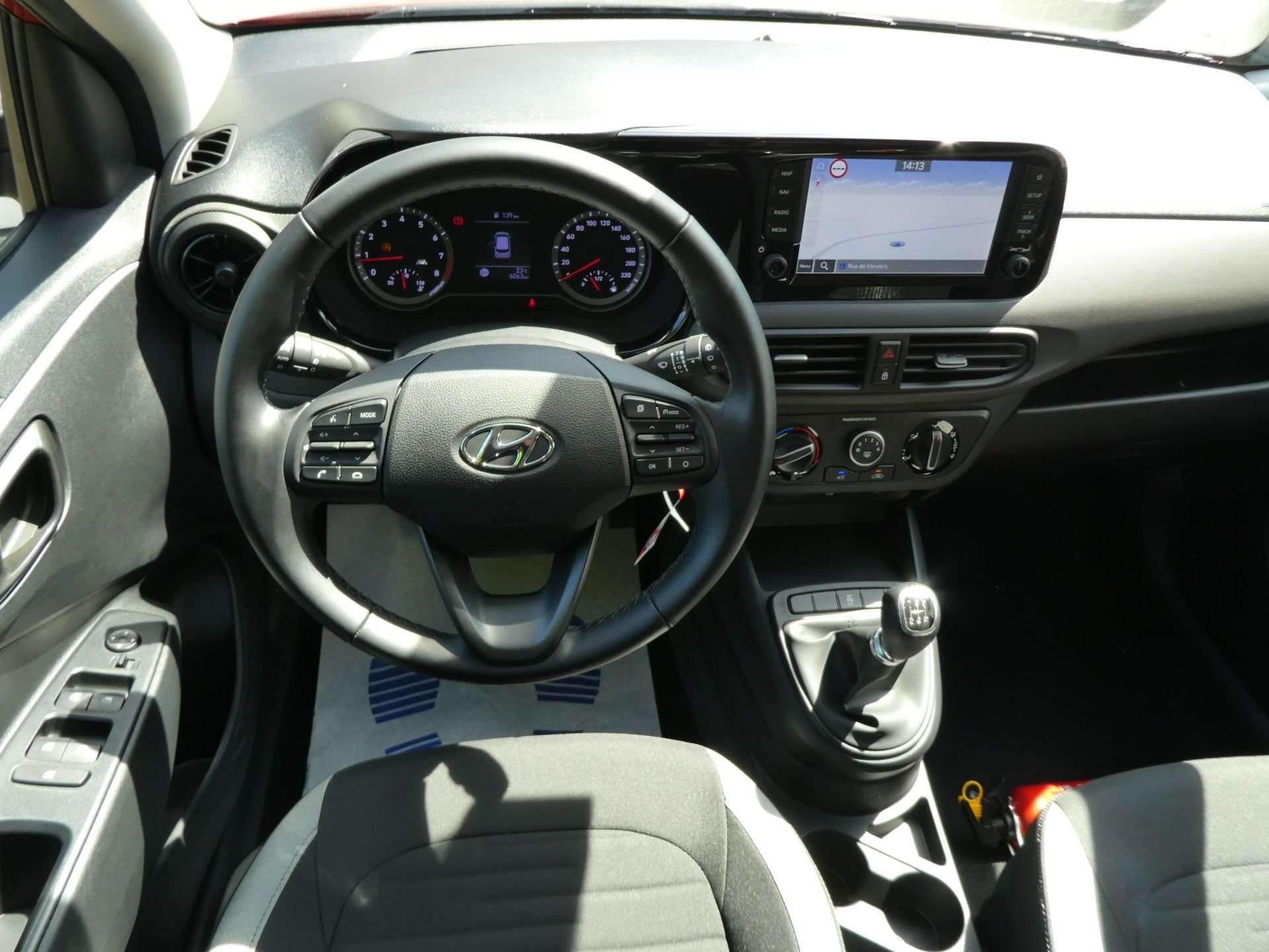 Hyundai i10 1.0i - Eurekar - photo 8