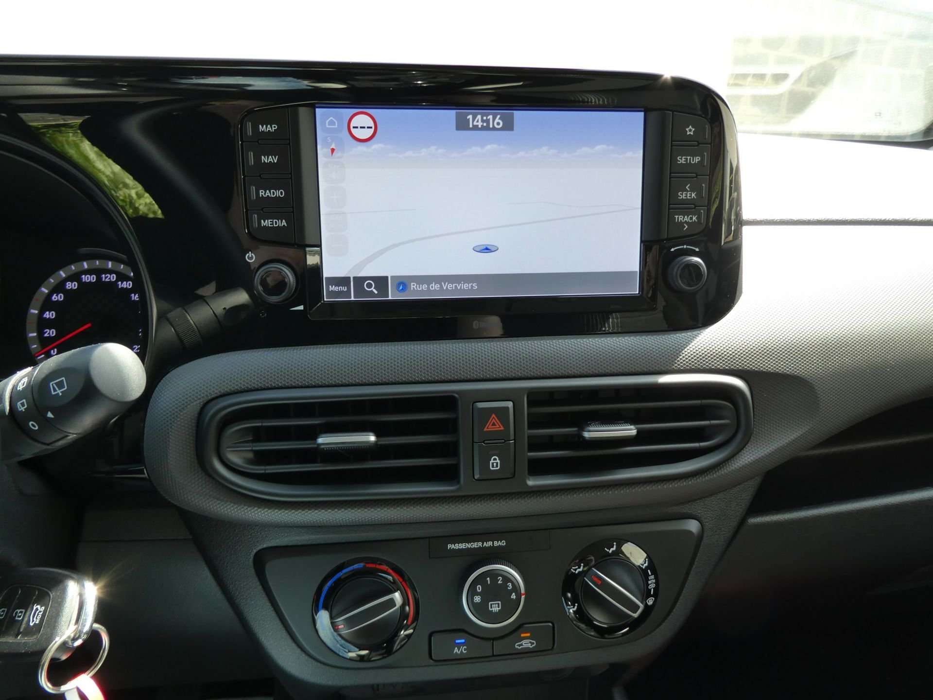 Hyundai i10 1.0i - Eurekar - photo 12