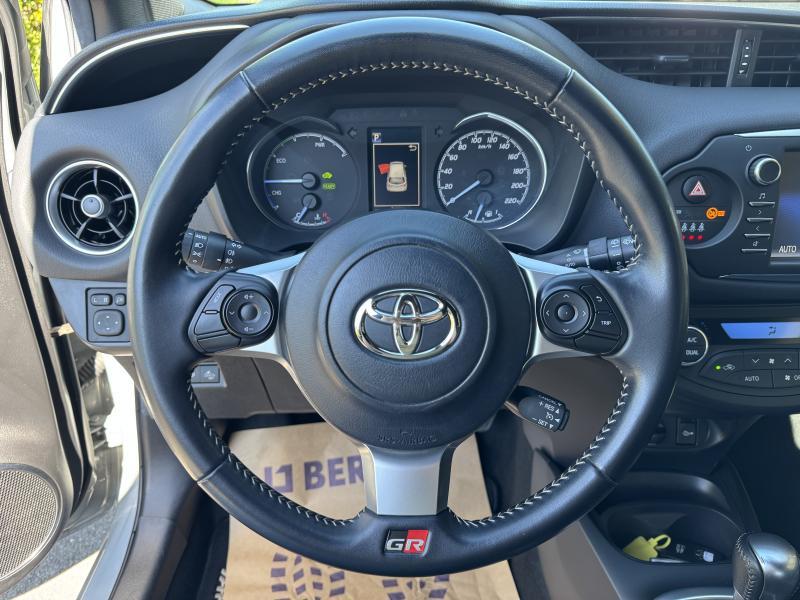 Toyota Yaris 1.5 HYBRID - photo 9
