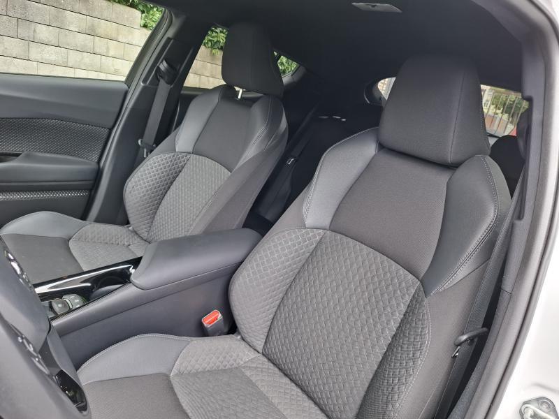 Toyota C-HR 1.8 HYBRID - photo 12