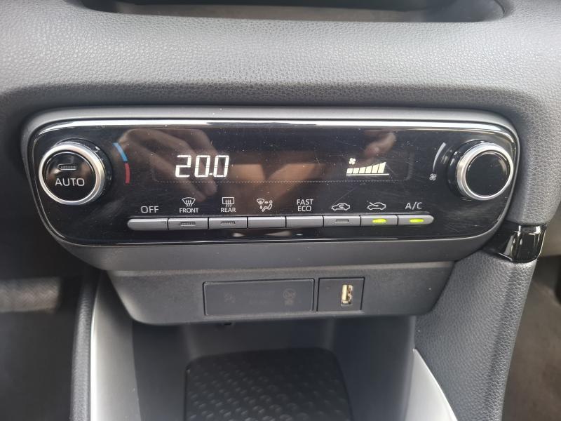 Toyota Yaris 1.5 HYBRID - photo 9