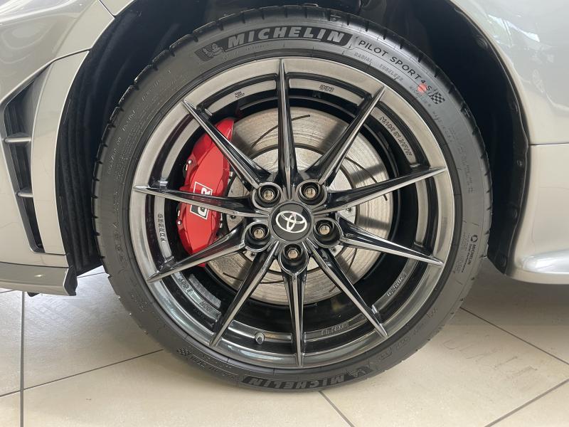 Toyota Yaris 1.6 ESSENCE - photo 13