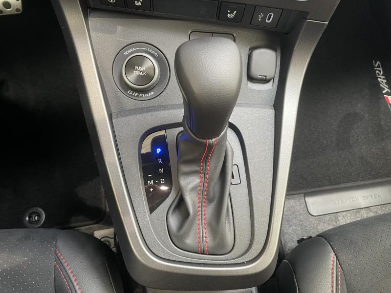 Toyota Yaris 1.6 ESSENCE - photo 7