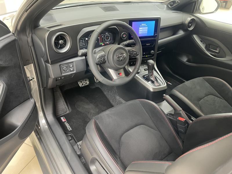 Toyota Yaris 1.6 ESSENCE - photo 11