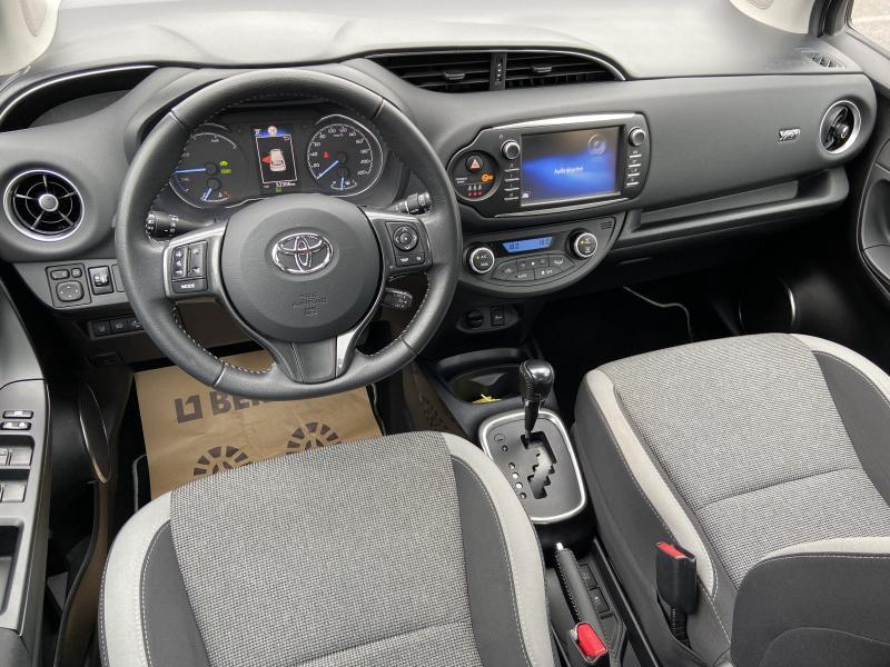 Toyota Yaris 1.5 Hybrid Lounge CVT - photo 18