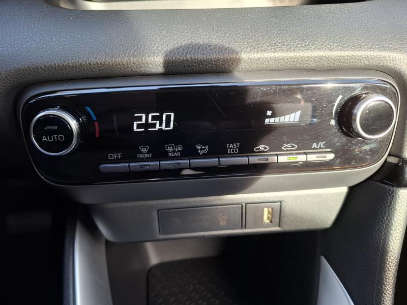 Toyota Yaris 1.5 HYBRID DYNAMIC CVT - photo 9