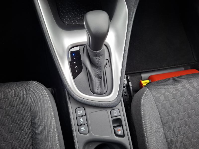 Toyota Yaris 1.5 HYBRID DYNAMIC CVT - photo 8