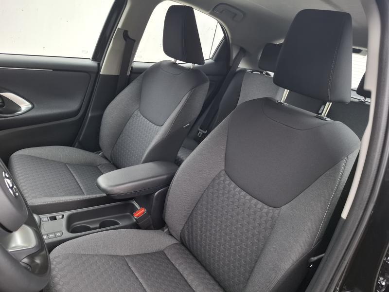 Toyota Yaris 1.5 HYBRID DYNAMIC CVT - photo 13