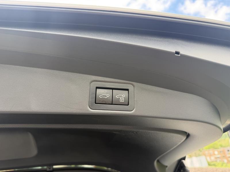 Toyota Corolla TS 1.8 Hybrid CVT Gr Sport - photo 18