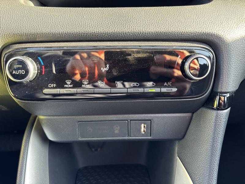 Toyota Yaris 1.5 HYBRID DYNAMIC CVT - photo 12