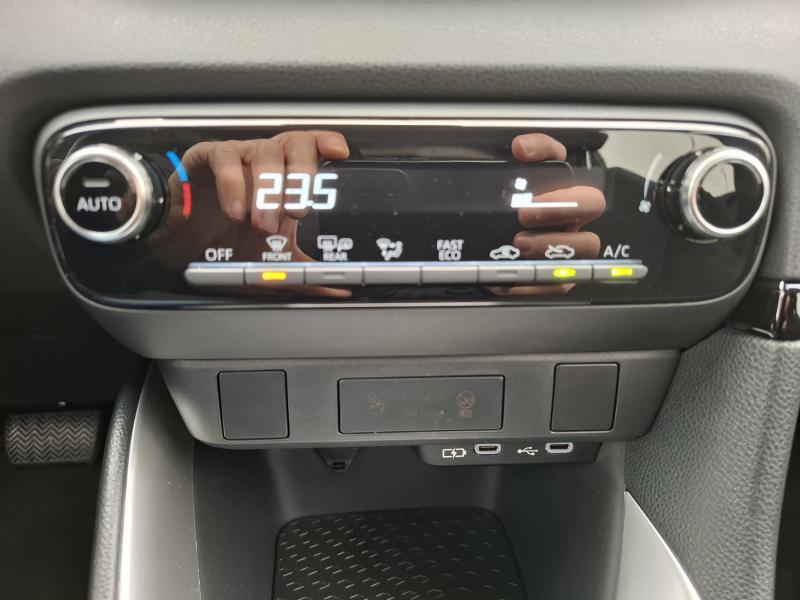 Toyota Yaris 1.5 HYBRID DYNAMIC - photo 9