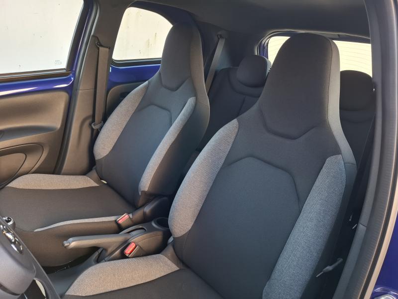 Toyota Aygo X 1.0 VVT-I PLAY CVT - photo 12