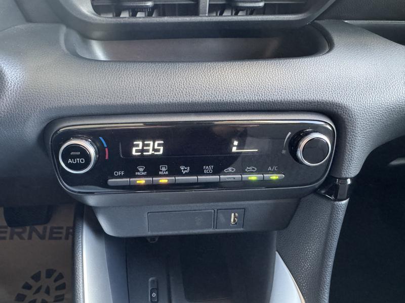 Toyota Yaris 1.5 HYBRID ICONIC - photo 14