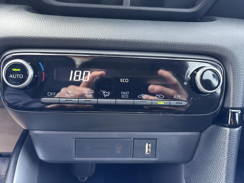 Toyota Yaris 1.5 HYBRID ICONIC - photo 12