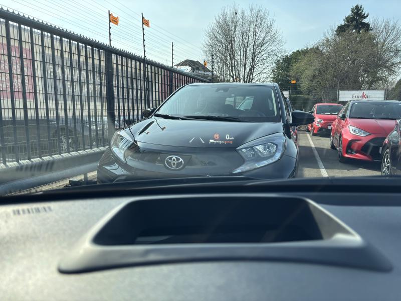 Toyota Yaris 1.5 HYBRID ICONIC - photo 14