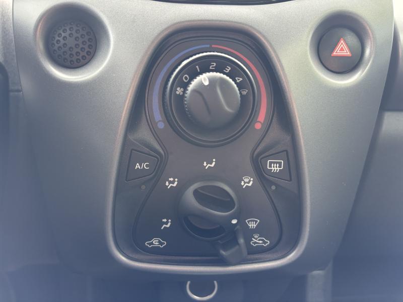 Toyota Aygo 1.0 VVT-I X-PLAY - photo 12