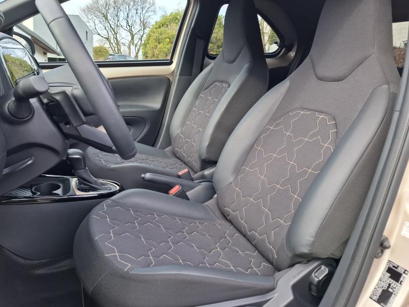 Toyota Aygo X 1.0 VVT-I ENVY CVT - photo 11