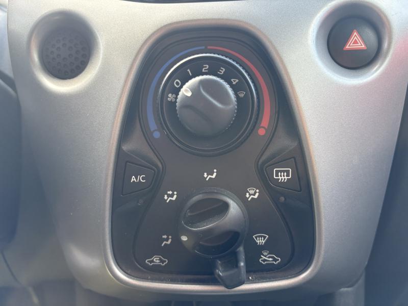 Toyota Aygo 1.0 VVT-I X PLAY - photo 9