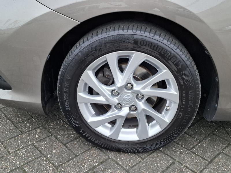 Toyota Auris 1.8 HYBRID COMFORT - photo 17