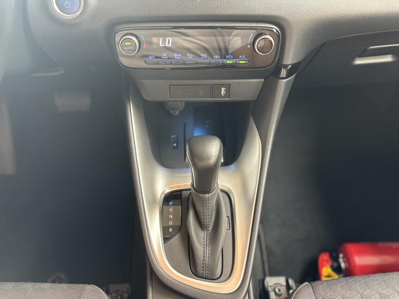 Toyota Yaris 1.5 HYBRID ICONIC - photo 12