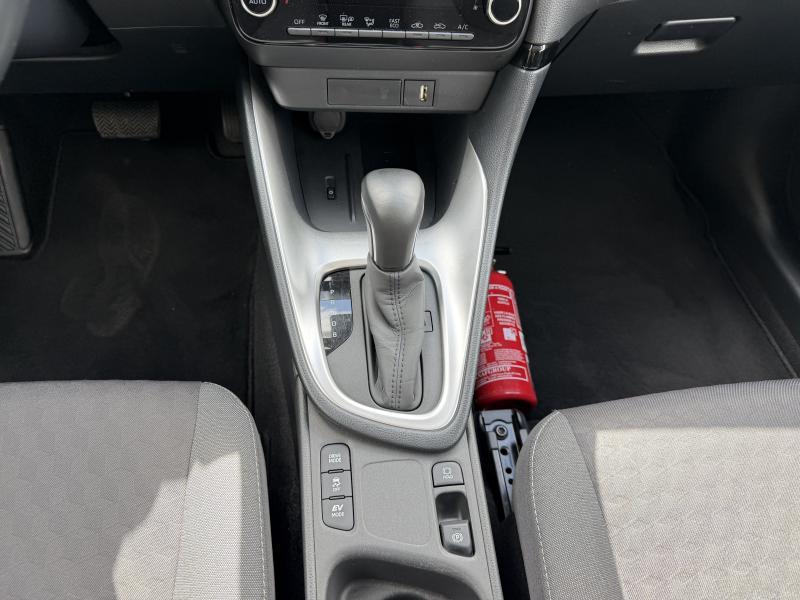 Toyota Yaris 1.5 Hybrid e-CVT ICONIC - photo 8