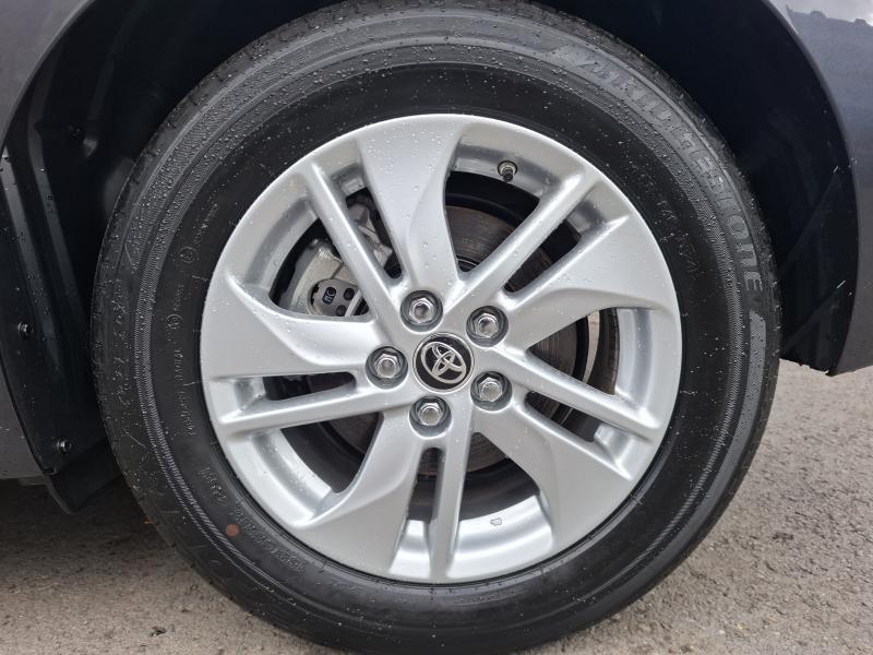 Toyota Yaris 1.5 HYBRID E-CVT - photo 18