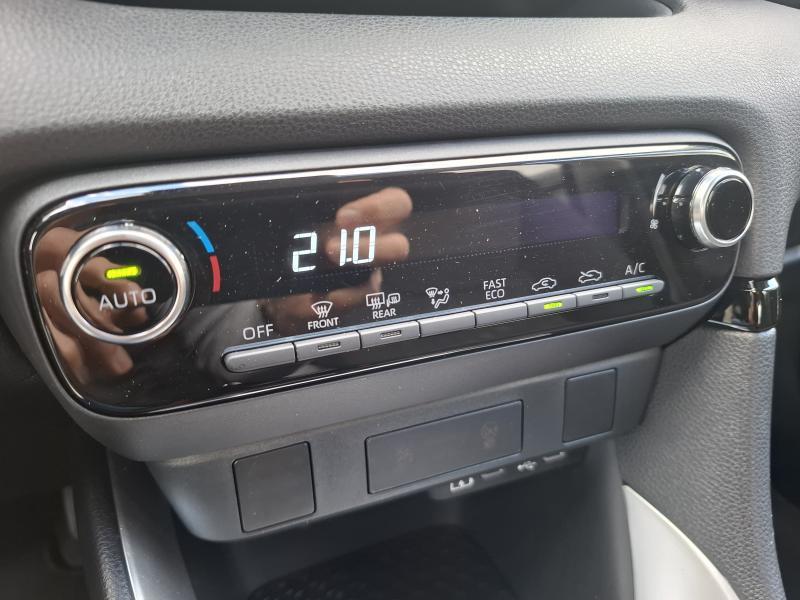 Toyota Yaris 1.5 HYBRID E-CVT - photo 9