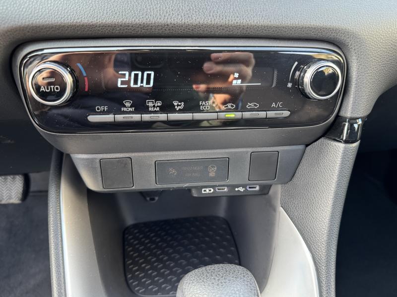 Toyota Yaris 1.5 HYBRID - photo 9