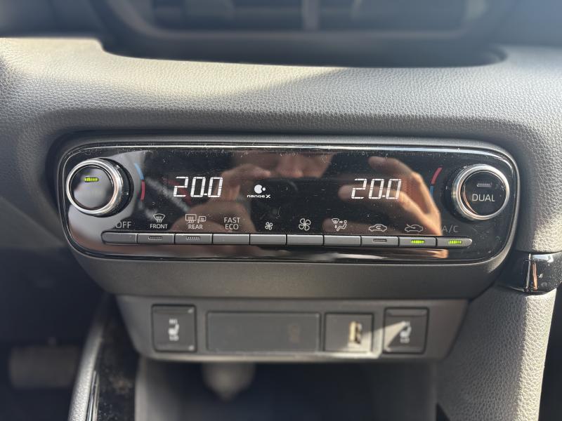 Toyota Yaris 1.5 HYBRID ICONIC - photo 11