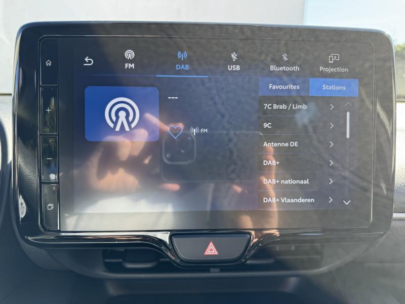 Toyota Yaris 1.5 HYBRID DYNAMIC - photo 12