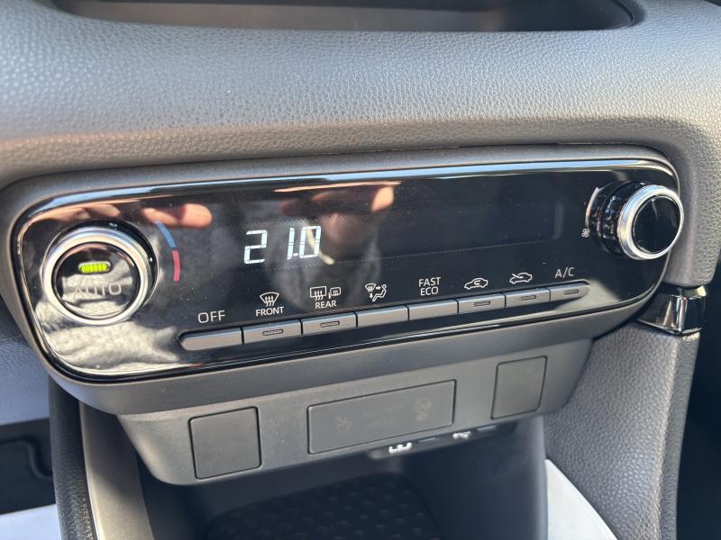 Toyota Yaris 1.5 HYBRID DYNAMIC E-CVT - photo 9