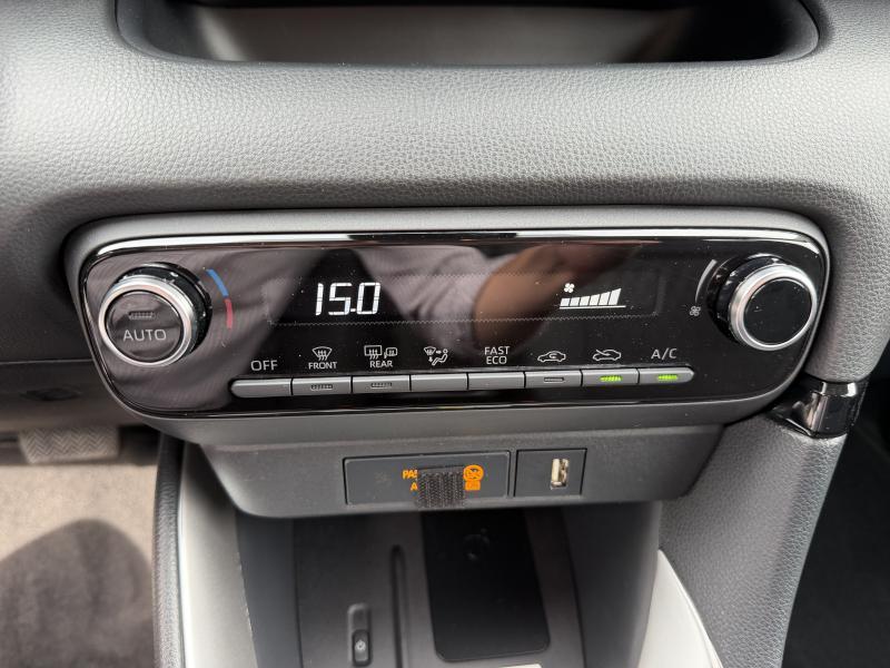 Toyota Yaris 1.5 Hybrid CVT Iconic - photo 11
