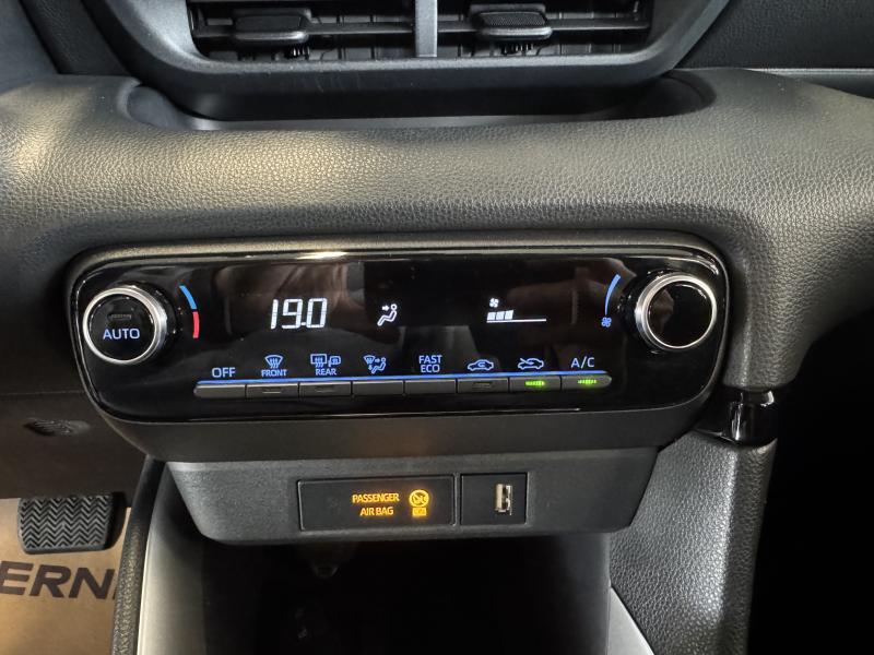 Toyota Yaris 1.5 HYBRID ICONIC - photo 14