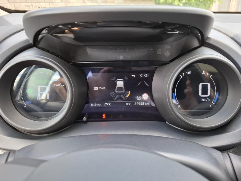 Toyota Yaris 1.5 HYBRID ICONIC - photo 8
