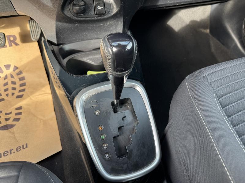 Toyota Yaris 1.5 HYBRID STYLE - photo 8