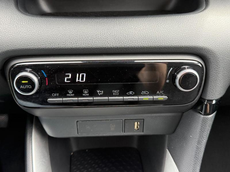 Toyota Yaris 1.5 HYBRID DYNAMIC - photo 13