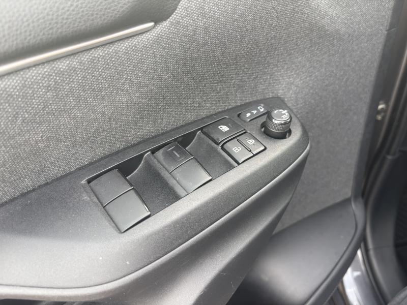 Toyota Yaris 1.5 HYBRID ICONIC - photo 18
