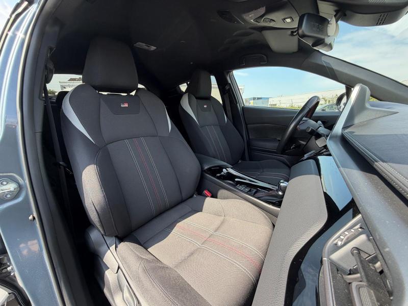 Toyota C-HR 2.0 Hybrid - photo 17