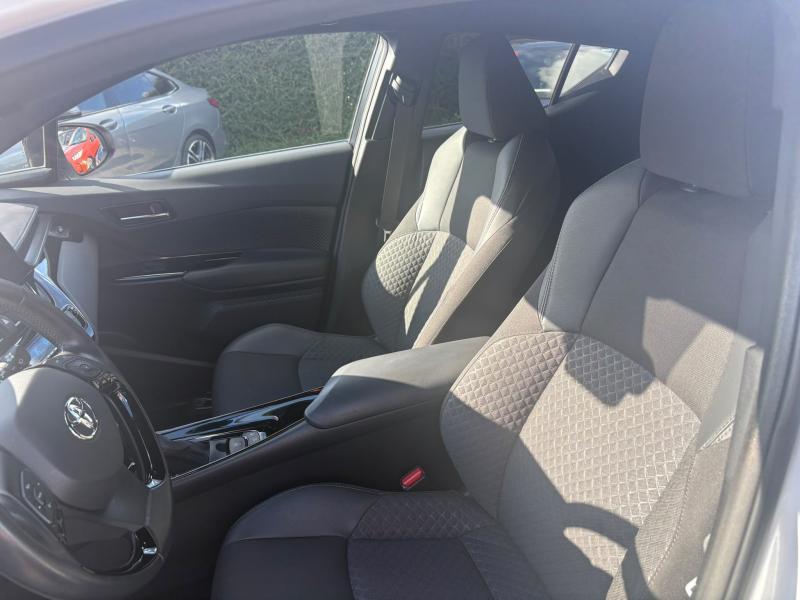Toyota C-HR 1.8 Hybrid C-lub Bi-Tone - photo 14