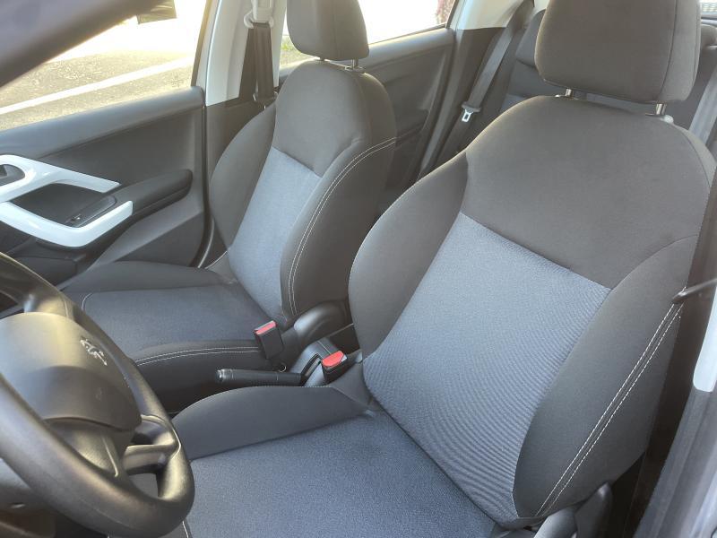 Peugeot 208 1.2i - Eurekar - photo 15