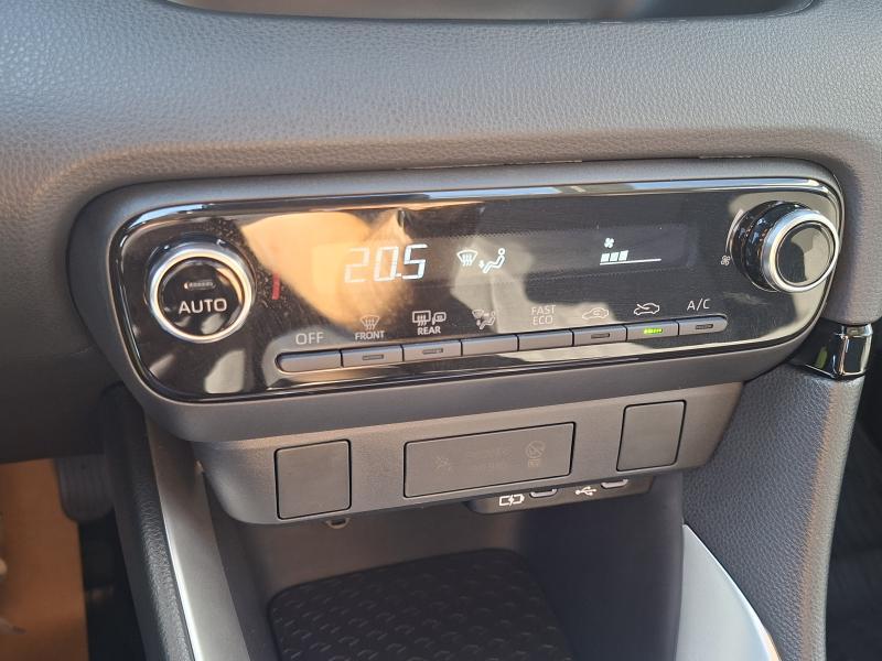 Toyota Yaris 1.5 HYBRID DYNAMIC - photo 8