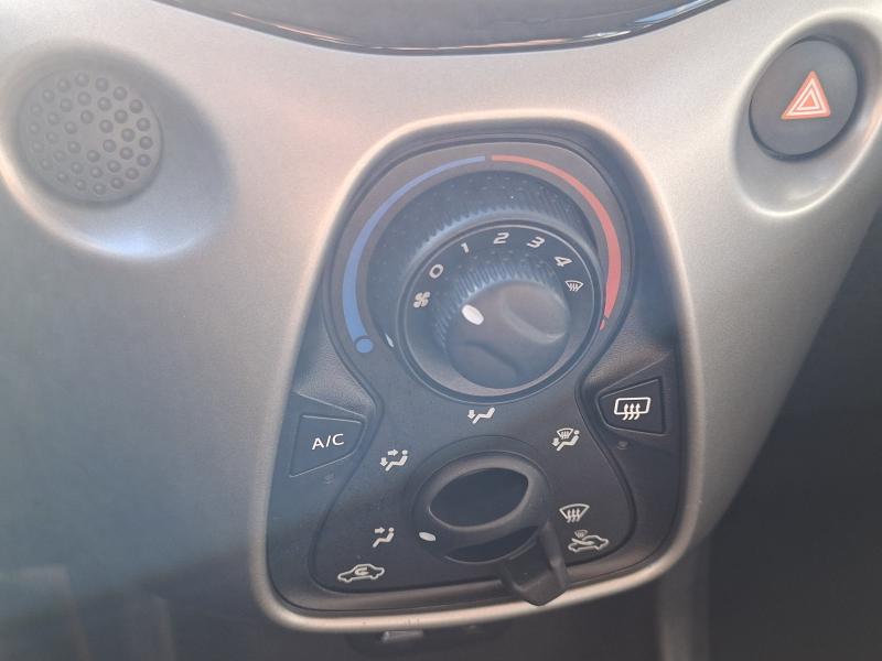 Toyota Aygo 1.0 VVT-i X-PLAY - photo 8