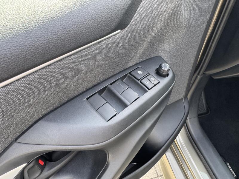 Toyota Yaris 1.5 HYBRID ICONIC - photo 18