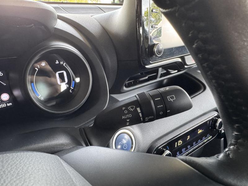 Toyota Yaris 1.5 HYBRID ICONIC - photo 17