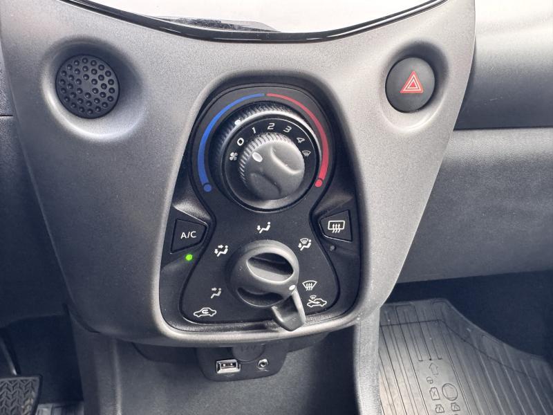 Toyota Aygo 1.0 VVT-I X-PLAY - photo 9