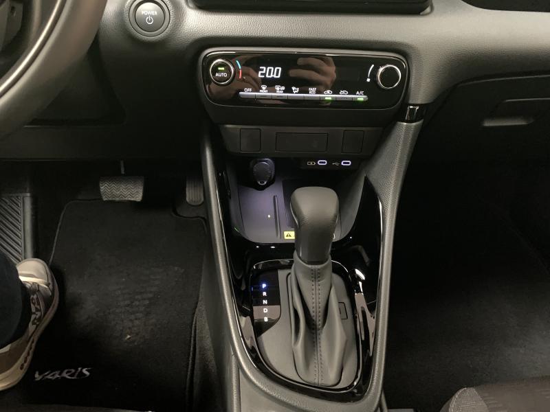 Toyota Yaris 1.5 HYBRID - photo 13