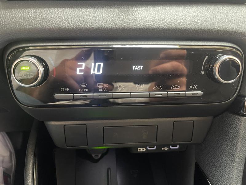 Toyota Yaris 1.5 HYBRID - photo 9