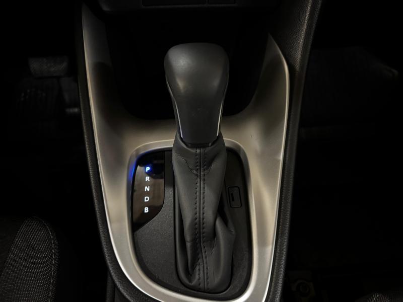 Toyota Yaris 1.5 hybrid - photo 8